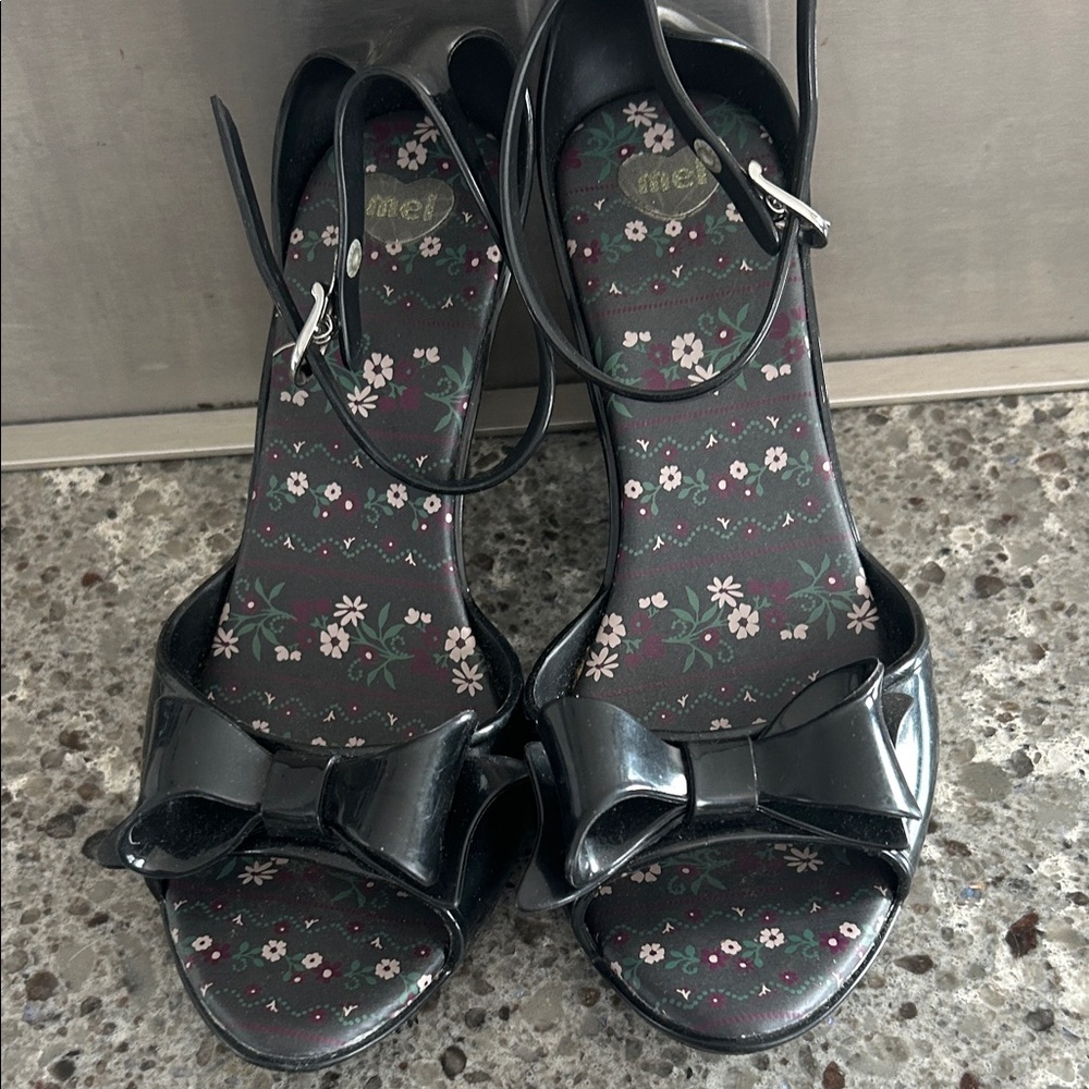 Mel by melissa Black bow trim wedges Sandals Gel Shoes Floral